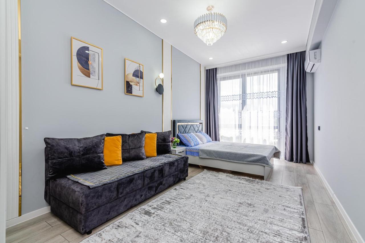 Heaven 10 Apartment Almaty Exterior photo